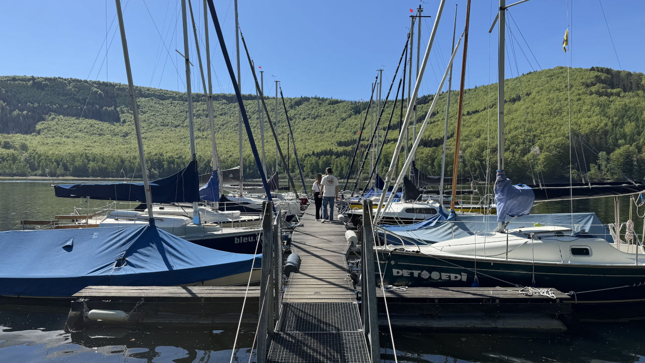 Steg bei Saisoneröffnung